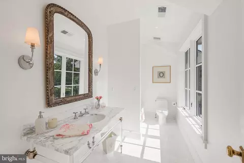 Bath - 1321 Darnall Dr, Mclean, VA 22101 photo 6 of 9