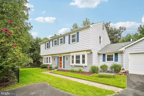 7243 Wickford Dr, Alexandria, VA 22315