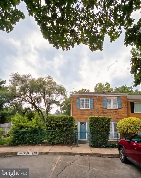 3375 Ardley Ct, Falls Church, VA 22041
