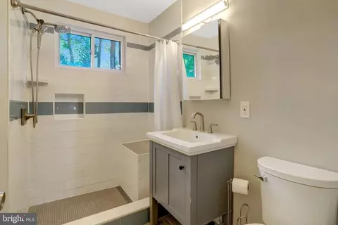 Bath - 5510 Kings Park Dr, Springfield, VA 22151 photo 3 of 4
