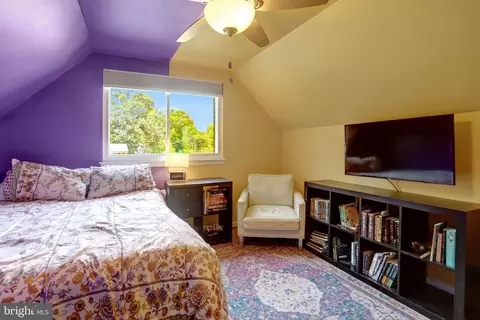 Bedroom - 5510 Kings Park Dr, Springfield, VA 22151 photo 6 of 10