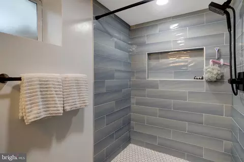 Bath - 5510 Kings Park Dr, Springfield, VA 22151 photo 2 of 4
