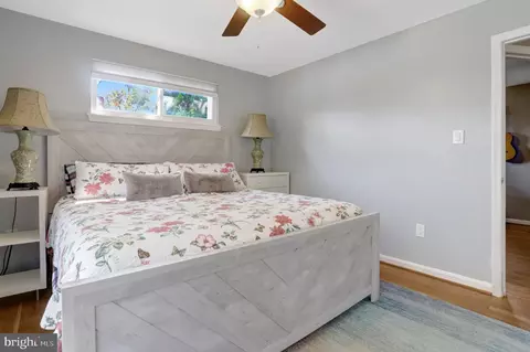 Bedroom - 5510 Kings Park Dr, Springfield, VA 22151 photo 8 of 10
