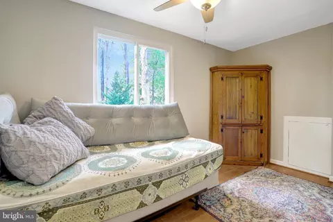Bedroom - 5510 Kings Park Dr, Springfield, VA 22151 photo 5 of 10