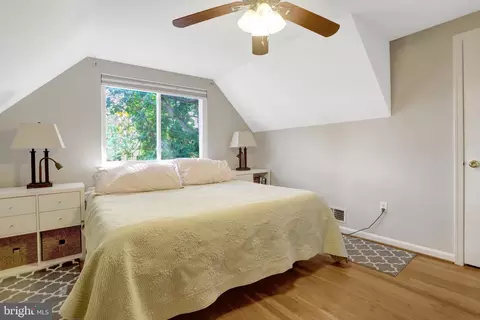 Bedroom - 5510 Kings Park Dr, Springfield, VA 22151 photo 3 of 10