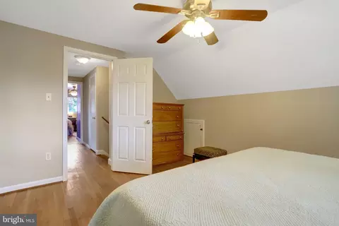 Bedroom - 5510 Kings Park Dr, Springfield, VA 22151 photo 4 of 10