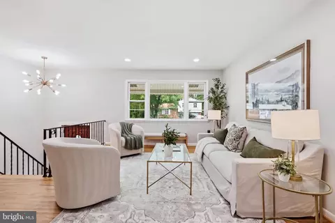 Living - 7113 Hadlow Ct, Springfield, VA 22152 photo 2 of 6