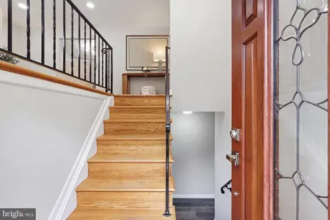 Entry Way - 7113 Hadlow Ct, Springfield, VA 22152 photo 1 of 4