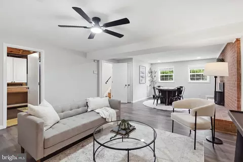 Living - 7113 Hadlow Ct, Springfield, VA 22152 photo 6 of 6