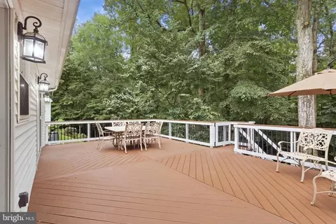 Exterior - 7113 Hadlow Ct, Springfield, VA 22152 photo 3 of 7