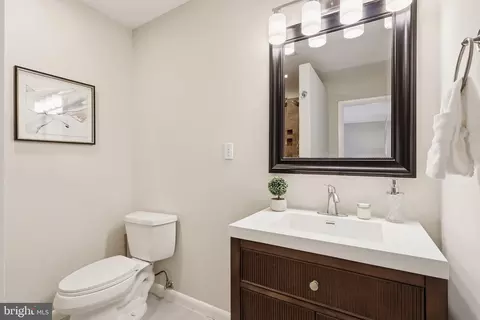 Bath - 7113 Hadlow Ct, Springfield, VA 22152 photo 1 of 2
