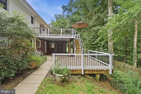 Exterior - 7113 Hadlow Ct, Springfield, VA 22152 photo 4 of 7