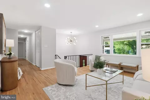 Entry Way - 7113 Hadlow Ct, Springfield, VA 22152 photo 2 of 4