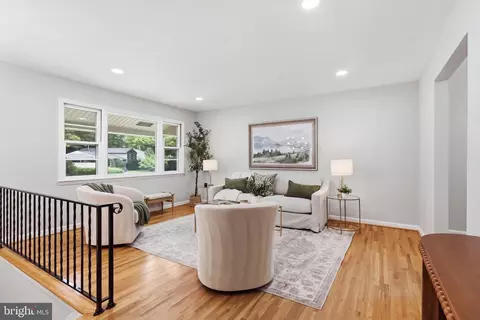 Living - 7113 Hadlow Ct, Springfield, VA 22152 photo 1 of 6