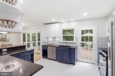 Kitchen - 7113 Hadlow Ct, Springfield, VA 22152 photo 3 of 4