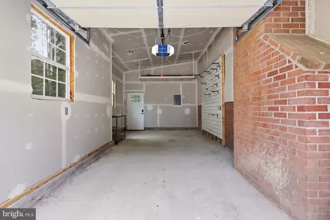 Entry Way - 7113 Hadlow Ct, Springfield, VA 22152 photo 4 of 4