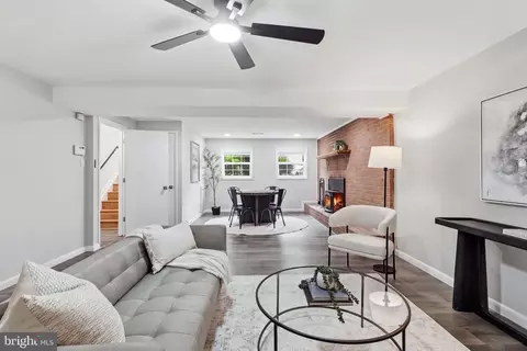 Living - 7113 Hadlow Ct, Springfield, VA 22152 photo 5 of 6