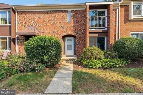3743 Persimmon Cir, Fairfax, VA 22031