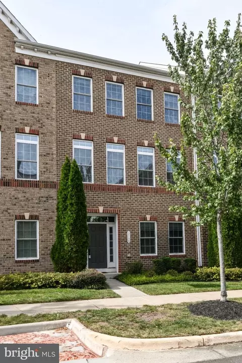 Exterior - 3160 Yeager Dr, Herndon, VA 20171 photo 5 of 6