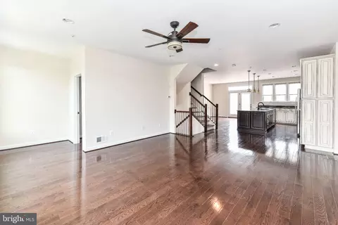 Living - 3160 Yeager Dr, Herndon, VA 20171 photo 3 of 4