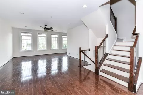 Living - 3160 Yeager Dr, Herndon, VA 20171 photo 1 of 4