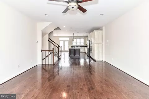 Living - 3160 Yeager Dr, Herndon, VA 20171 photo 4 of 4