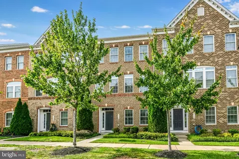 Exterior - 3160 Yeager Dr, Herndon, VA 20171 photo 4 of 6