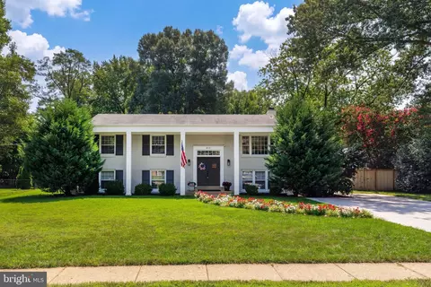 8715 Falkstone Ln, Alexandria, VA 22309