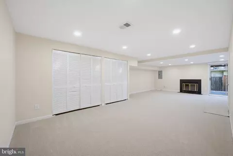 Living - 13447 Elevation Ln, Herndon, VA 20171 photo 6 of 8