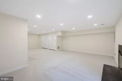 Living - 13447 Elevation Ln, Herndon, VA 20171 photo 7 of 8