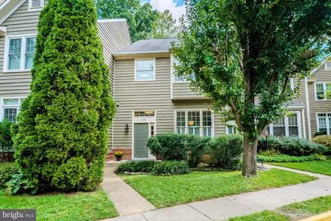 1213 Weatherstone Ct, Reston, VA 20194