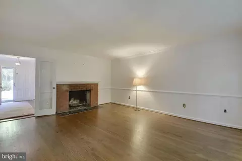 Living - 2025 Post Rd, Vienna, VA 22181 photo 2 of 4