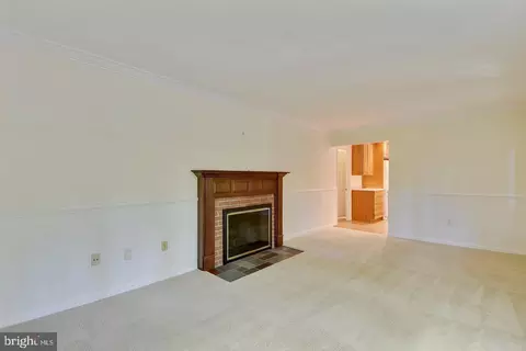 Living - 2025 Post Rd, Vienna, VA 22181 photo 4 of 4
