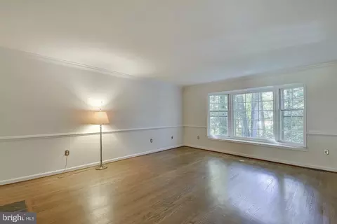 Living - 2025 Post Rd, Vienna, VA 22181 photo 1 of 4