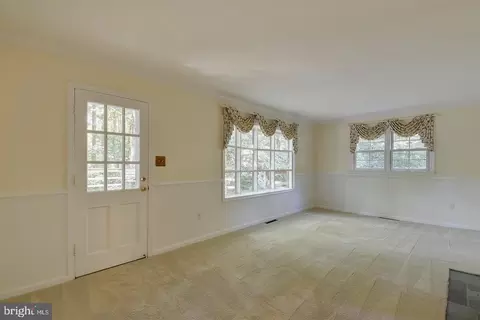 Living - 2025 Post Rd, Vienna, VA 22181 photo 3 of 4