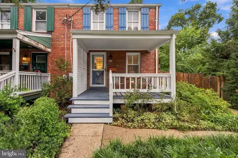 5840 Edgehill Dr, Alexandria, VA 22303