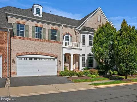 3886 Billberry Dr, Fairfax, VA 22033