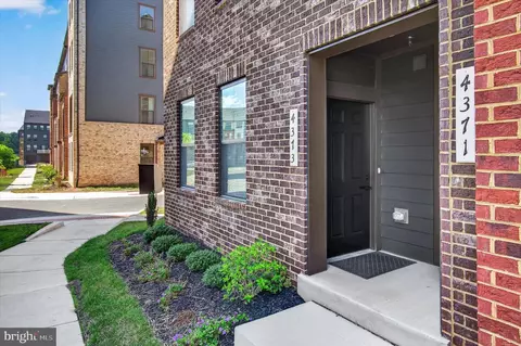 4373 Black Tulip Way #241, Chantilly, VA 20151