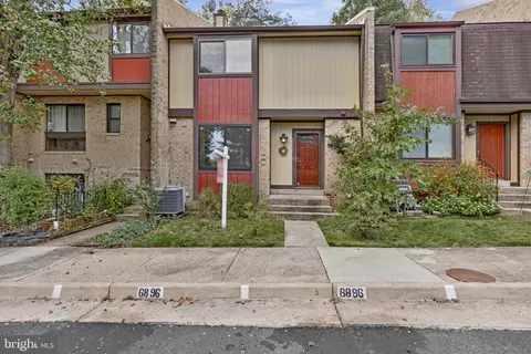 6896 Deer Run Dr, Alexandria, VA 22306