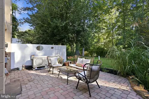 Exterior - 11547 Maple Ridge Rd, Reston, VA 20190 photo 7 of 10