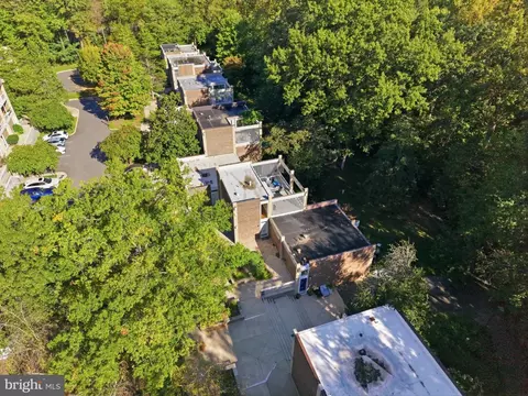 View/Area - 11547 Maple Ridge Rd, Reston, VA 20190 photo 2 of 5
