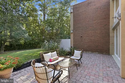 Exterior - 11547 Maple Ridge Rd, Reston, VA 20190 photo 6 of 10