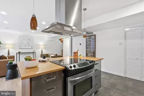 Kitchen - 11547 Maple Ridge Rd, Reston, VA 20190 photo 2 of 4