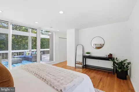 Bedroom - 11547 Maple Ridge Rd, Reston, VA 20190 photo 1 of 6