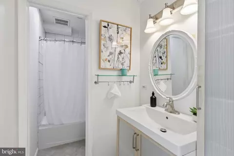 Bath - 11547 Maple Ridge Rd, Reston, VA 20190 photo 2 of 3