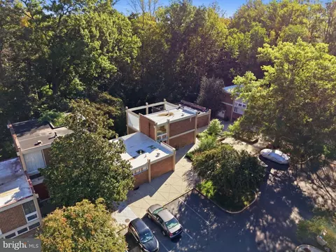 View/Area - 11547 Maple Ridge Rd, Reston, VA 20190 photo 1 of 5
