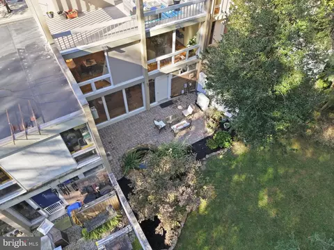 Exterior - 11547 Maple Ridge Rd, Reston, VA 20190 photo 10 of 10