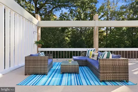 Exterior - 11547 Maple Ridge Rd, Reston, VA 20190 photo 5 of 10
