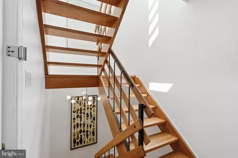 Entry Way - 11547 Maple Ridge Rd, Reston, VA 20190 photo 3 of 4