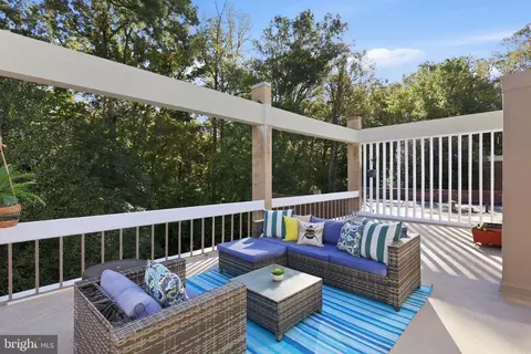 Exterior - 11547 Maple Ridge Rd, Reston, VA 20190 photo 3 of 10